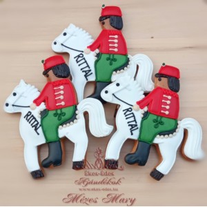 „Magyar Virtus” – Huszár lovon, hagyományőrző mézeskalács