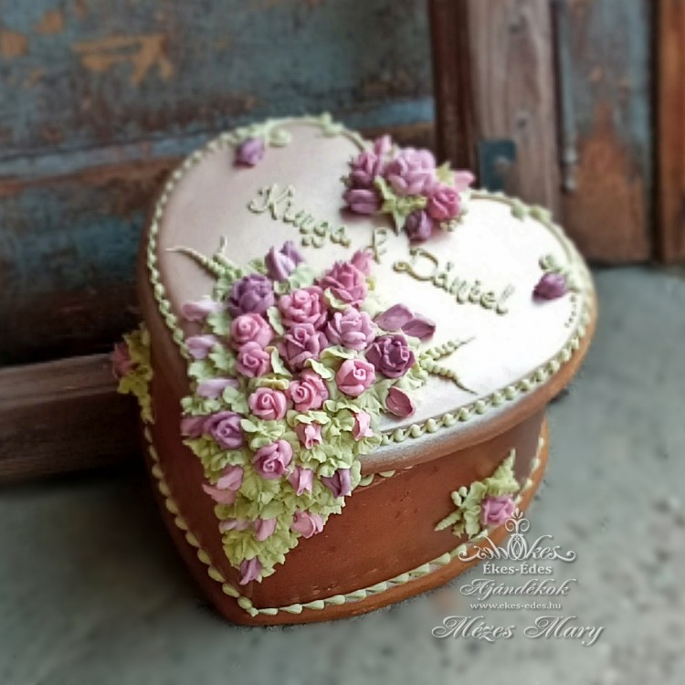 Aranyozott rózsás doboz Aranyozott rózsás doboz