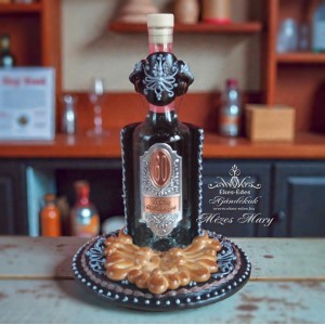 Mézeskalács palackdísz és tartó – Elegáns üzleti ajándék