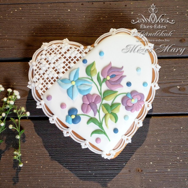 Virágos Csipkés Mézeskalács Szív - Egyedi Kézműves Ajándék