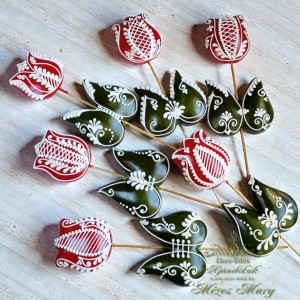 Magyaros mézeskalács tulipán pálcán – Piros-fehér-zöld szuvenír