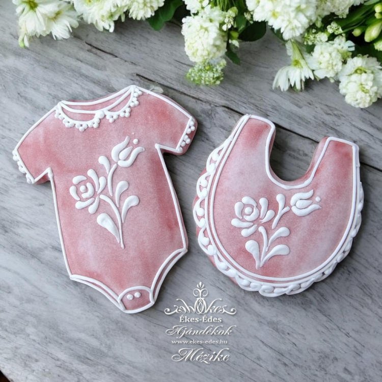 Kék fehér virágos babaköszöntő 