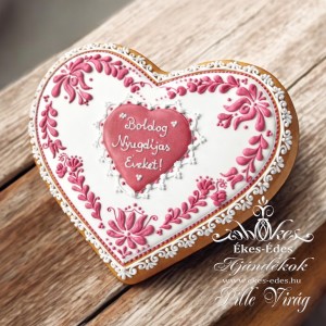 Népi motívumos szív