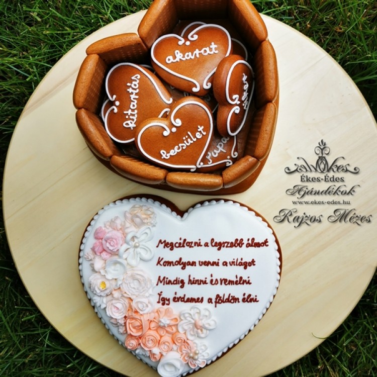 Pasztell virágos mézeskalács szív doboz 