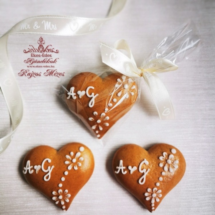 Kicsi szivecske köszönőajándék monogramokkal