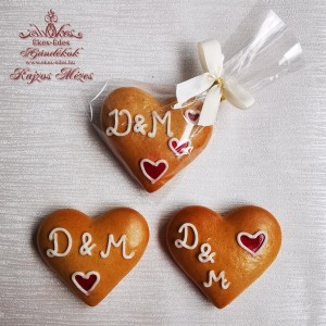 Monogrammos kicsi mézeskalács szív